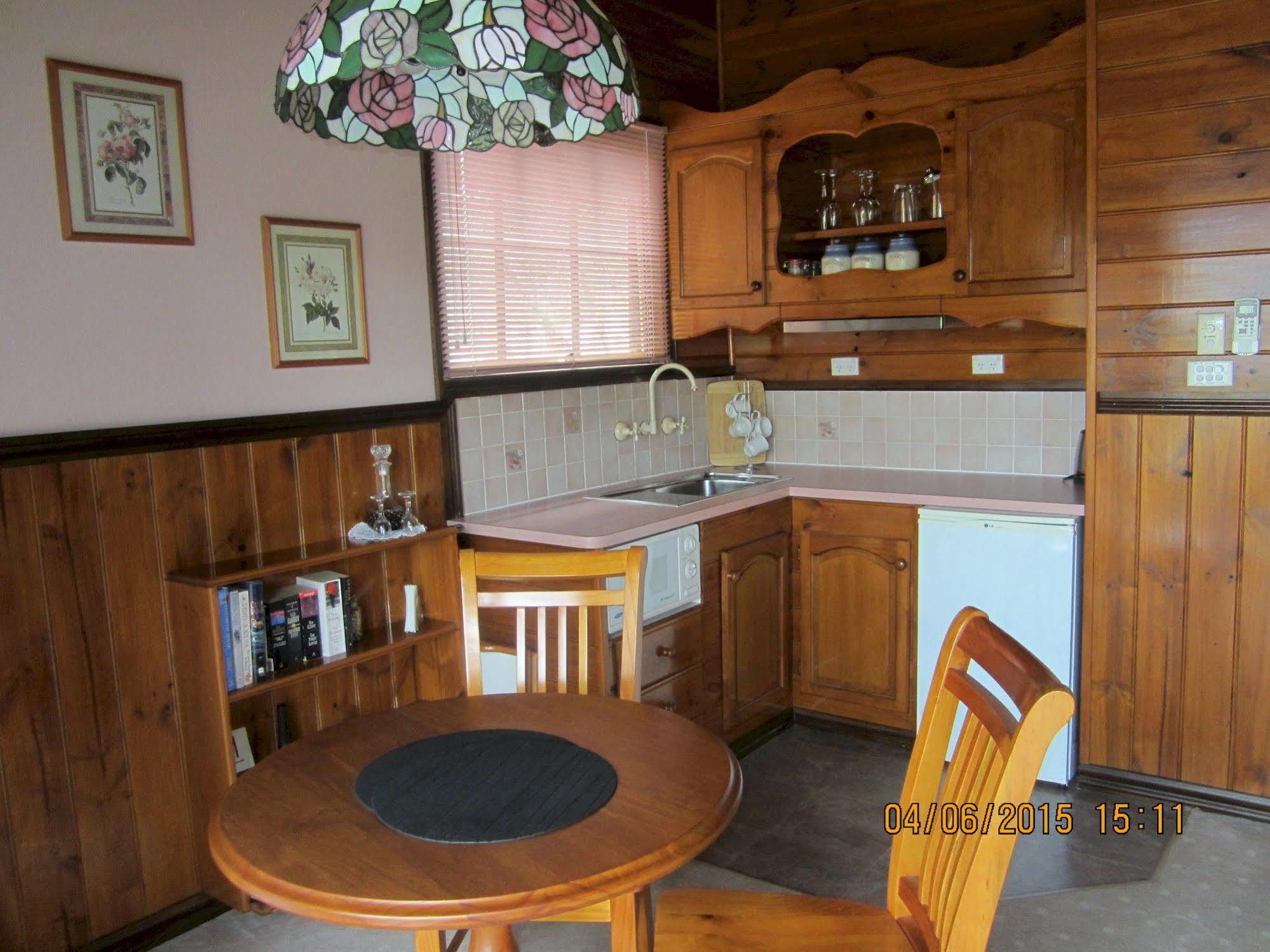 Willowlake Cottages Howqua Eksteriør billede